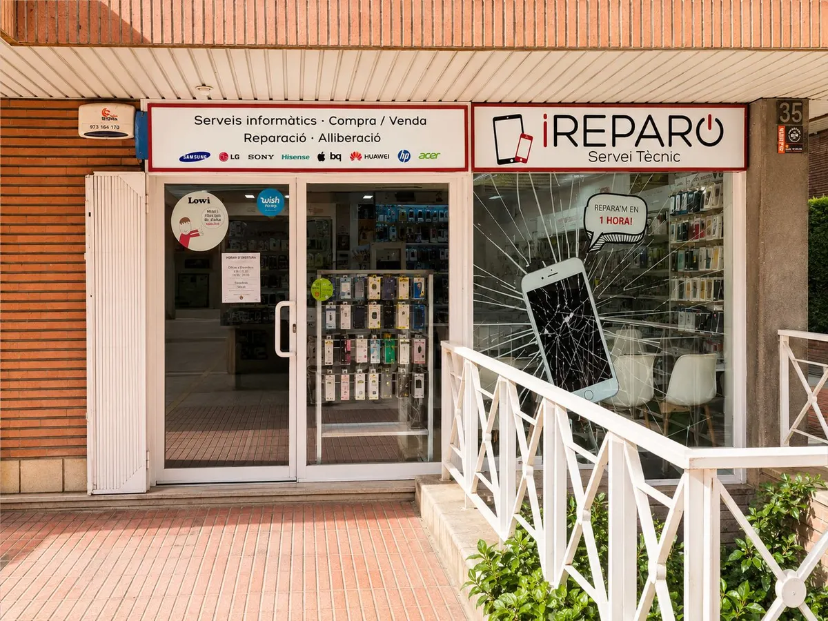 Fachada del taller iReparo en Carrer Segrià, 35 · Lleida